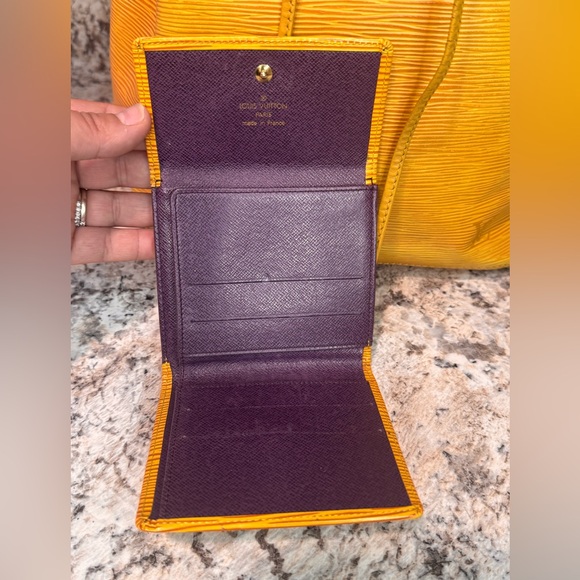 GUC✨LOUIS VUITTON BUNDLE Handbag & Wallet Epi Petit Noe CALLOUTS IN PHOTOS - Picture 10 of 16